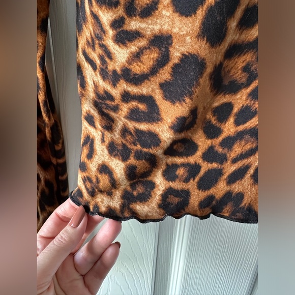 Olivia Rae Leopard Animal Print Turtleneck cropped long sleeve Top Size Medium - Picture 2 of 6